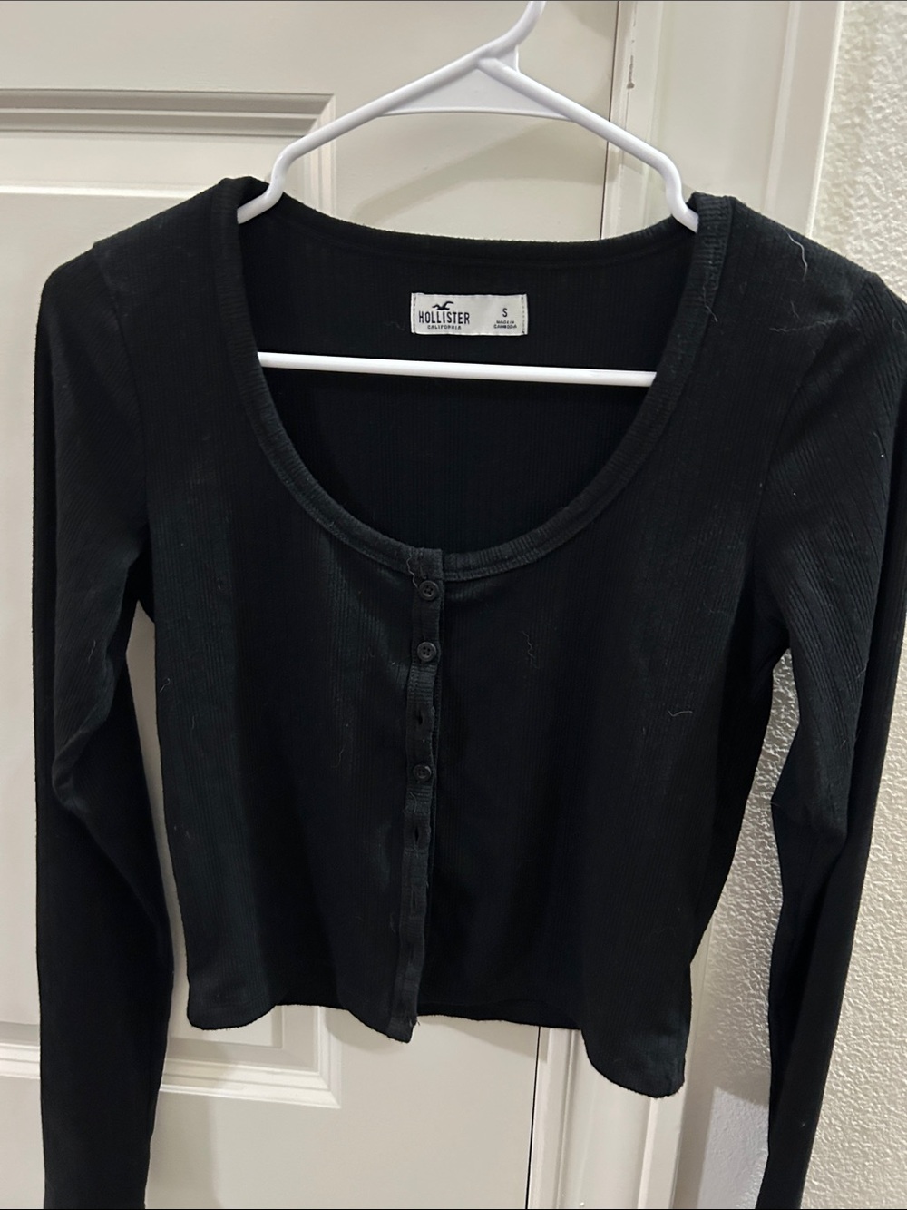 Hollister Black Ribbed Scoop-Neck Button-Front Long Sleeve Top